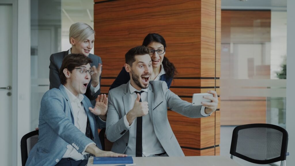 Photo relationship with colleagues